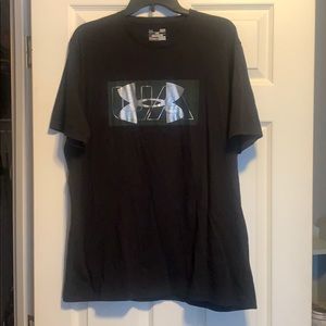Men large, under armor tshirt. Worn a few times.